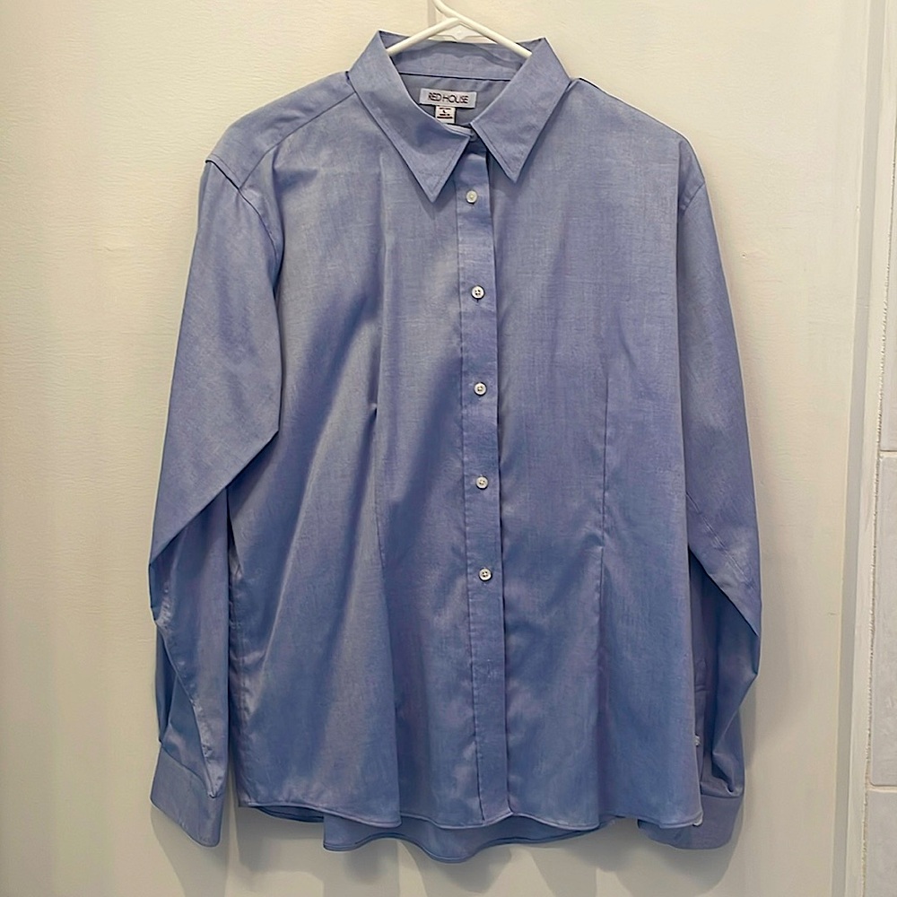 Red House brand women’s tailored fit dress shirt like new.